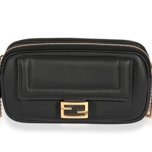 FENDI Black Vitello Grace easy baguette crossover in black leather.